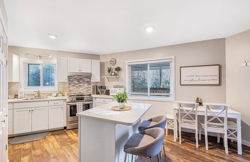 Maggie Valley Cottage | Mountain View! Hot Tub, Beautifully Updated, Fire Pit, Arcade, Foosball, Dogs OK