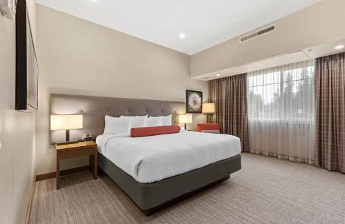 Sundre Hotel | Mountain View Inn & Suites