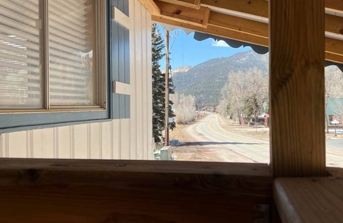 Red River Apartment | Mountain View Lodge Queen Single - Room 1