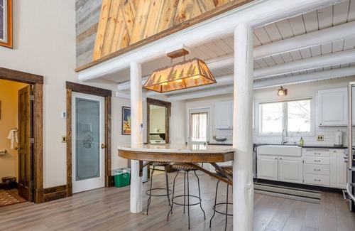 Hoback Junction House | Mountain-view lodge with fireplace, grill & jetted tub - drive to town/slopes