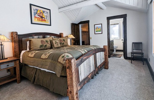Hoback Junction House | Mountain-view lodge with fireplace, grill & jetted tub - drive to town/slopes
