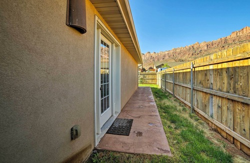 Moab South Valley Cottage | Mountain-view Moab Home w/Pool & Hot Tub Access!