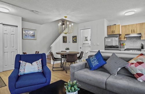 Harvie Heights House | Mountain View Oasis with Hot Tub at Banff National Park Gate