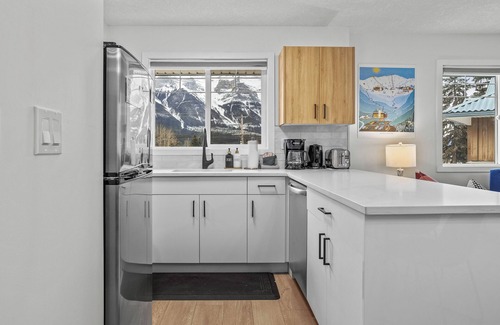 Harvie Heights House | Mountain View Oasis with Hot Tub at Banff National Park Gate