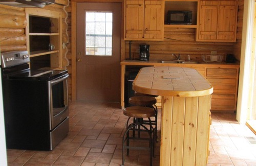 Wapiti Cabin | Mountain View Resort - Mountain Views, Close to Yellowstone