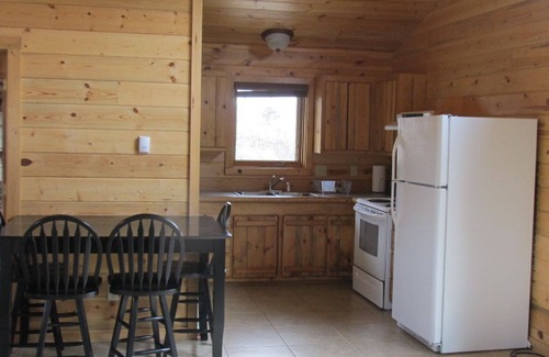 Wapiti Cabin | Mountain View Resort - Mountain Views, Close to Yellowstone