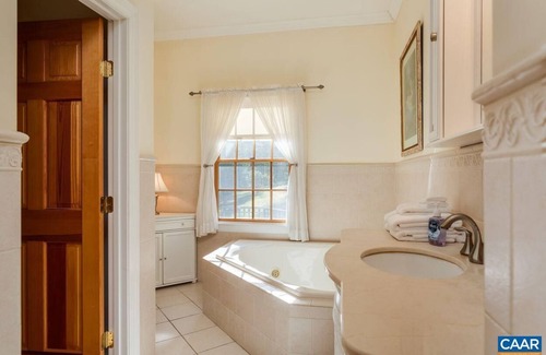 Hood House | Mountain View Retreat