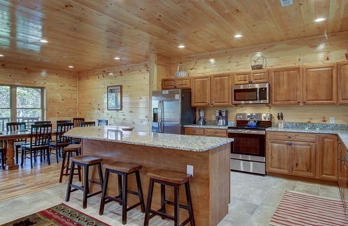 Gatlinburg Cabin | Mountain view, sleeps 14, pool table, arcade game, and hot tub! Plenty of space!