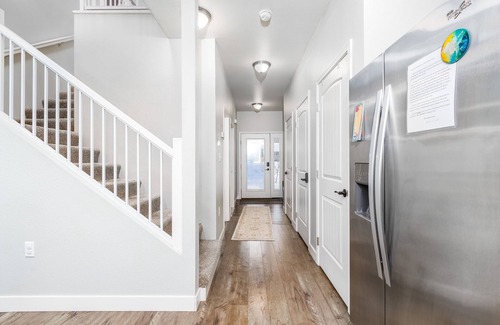 Eagle River Apartment | Mountain-view stay in a great location with a private balcony, & washer/dryer