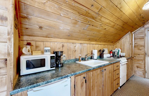 South Fork House | Mountain-view studio with private balcony, wood stove, and fast WiFi