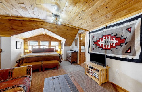 South Fork House | Mountain-view studio with private balcony, wood stove, and fast WiFi