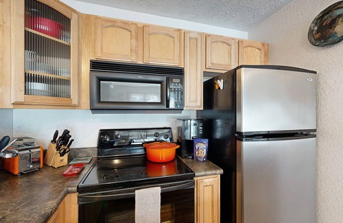 Alyeska Apartment | Mountain-view studio with patio & full kitchen - walk to lifts
