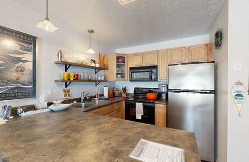 Alyeska Apartment | Mountain-view studio with patio & full kitchen - walk to lifts