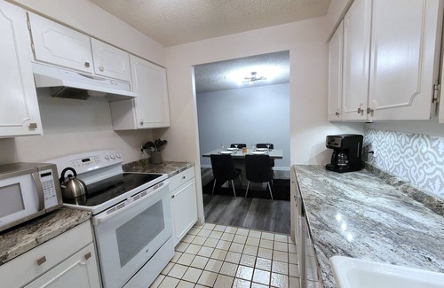 Southeast Colorado Springs Condo | Mountain View! 2 bdrm, full home 10th floor- 48ft balcony in every room sleeps 6