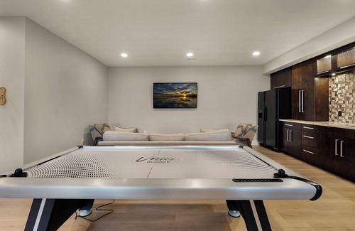 Big Canoe House | Mountain Views, Fireside Sips, Game Nights, Spa Baths, Trail Treks & Pool Swims - Heaven and Earth