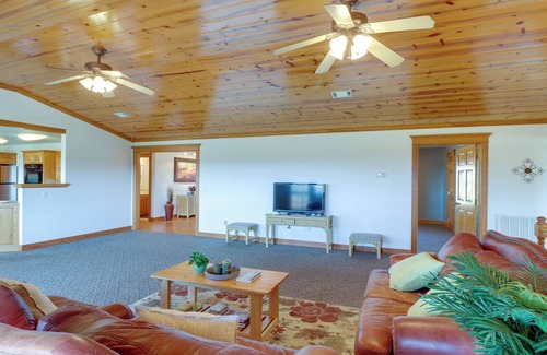 Fairfield Bay Cottage | Mountain Views + Shared Pool: Ozarks Family Home