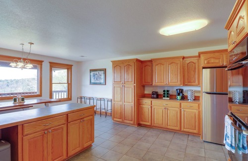 Fairfield Bay Cottage | Mountain Views + Shared Pool: Ozarks Family Home