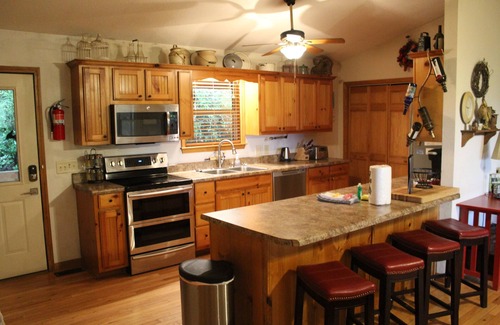 Sautee Nacoochee House | Mountain View’s, hot tub, and game room!