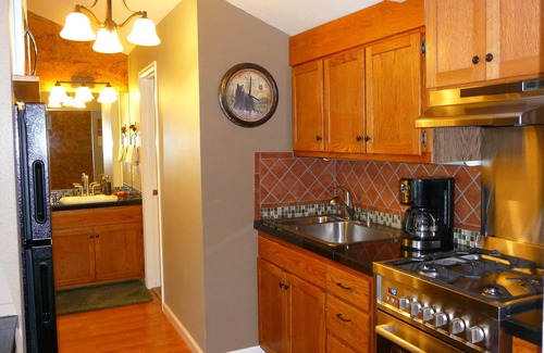 Estes Park Apartment | Mountain views, walk to downtown Estes, The Bunkhouse @ Old Man Mountain Studios