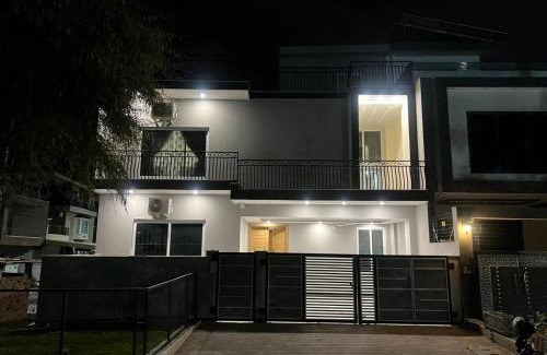 E-11 Sector House | Mountain Villa Guest House