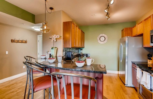 Englewood Condo | MountainViews Walk 2 Lightrail Luxury Condo in DTC
