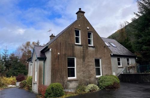 Newry House | Mourne Mountain Bliss, Rostrevor 4BR Cottage with Patio & BBQ ideal for a relaxing getaway