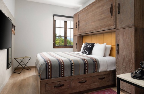 Lower State Hotel | Moxy Santa Barbara