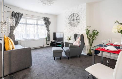 Redbridge Apartment | MOYDOM Cosy Apt sleeps 4 with self breakfast & carpark