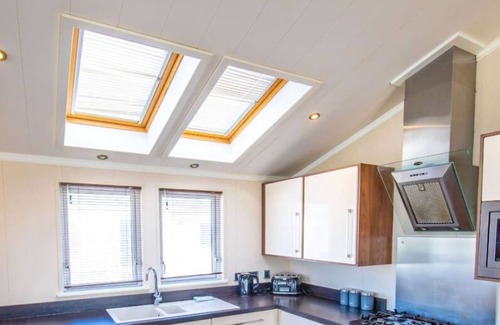 Camber RV Rental | MP768 - Camber Sands Holiday Park - Huge Lodge - Small dog friendly - sleeps 8