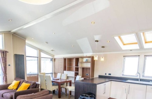 Camber RV Rental | MP768 - Camber Sands Holiday Park - Huge Lodge - Small dog friendly - sleeps 8