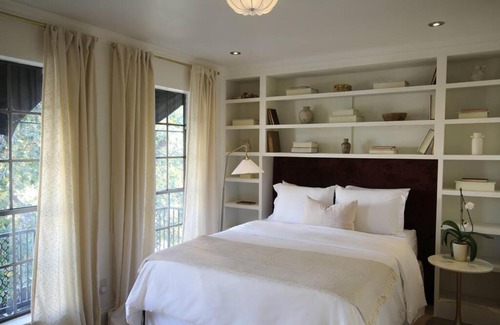 Turtle Creek Apartment | Mr. Nomad: Artistic Abode in Uptown