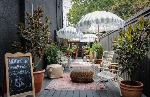 Turtle Creek Apartment | Mr. Nomad: Artistic Abode in Uptown