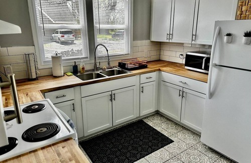 Hamilton House | Mrs. Hughes Cottage - 2 bedroom House