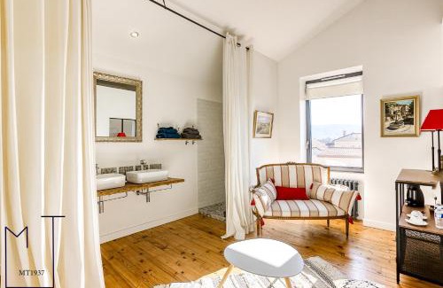 Condrieu House | MT.1937