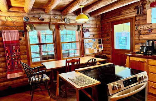 Ashland House | Mt Ashland Homestead, Ashland 10m., 40 acres ridgetop old forest, right by PCT