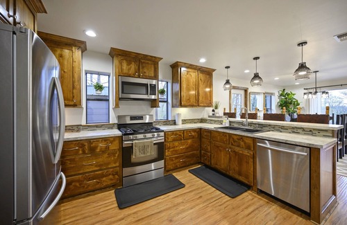 Broken Bow Cabin | Mt Fork Riverfront Tri-Level 3 Bedroom with Hot Tub, Game Room and Kayaks