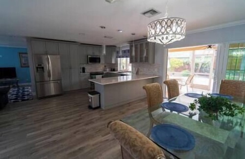 Lake Worth House | Mt Irvine Resort-Pool home/Close Beach/Equestrian