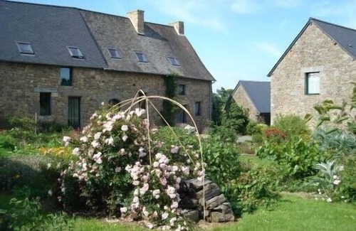 Saint-Germain-en-Cogles Cottage | MT ST MICHEL, FOUGERES 4 pers. Tranquility, space for the whole family.
