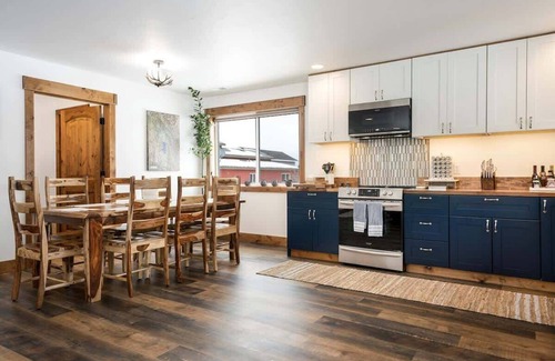 Kalispell House | MT Views, Creekside, Sauna, Glacier Park Adventure