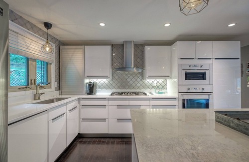 Mount Washington House | Mt Washington Oasis … minutes from stadiums w/parking & 3 full baths !