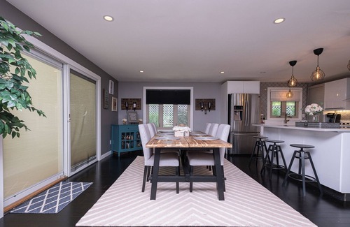 Mount Washington House | Mt Washington Oasis … minutes from stadiums w/parking & 3 full baths !