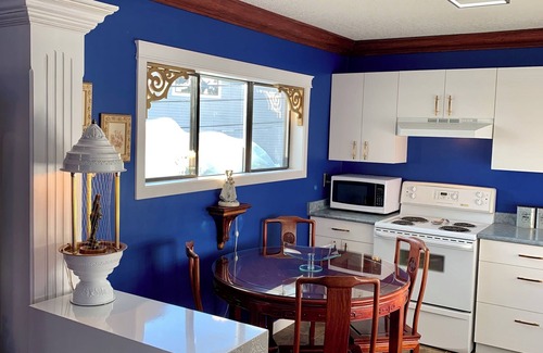 Courtenay Ski Chalet | Mt. Washington Ski Chalet in the Alpine Village