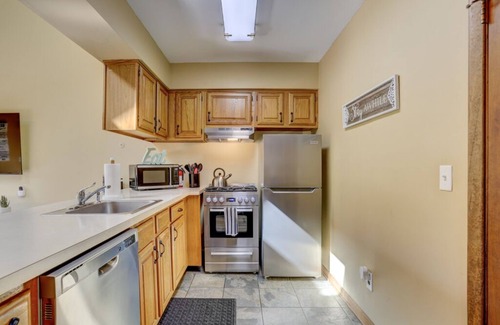 Vernon Condo | Mtn Creek Resort Condo - Mountain Bike, Hike, Golf, Swim, Legoland, NYC 1 Hour