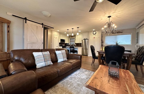 Buena Vista House | Mtn. Rain Clean, Relaxing, Mtn. View, Everything you need is here.STR-011