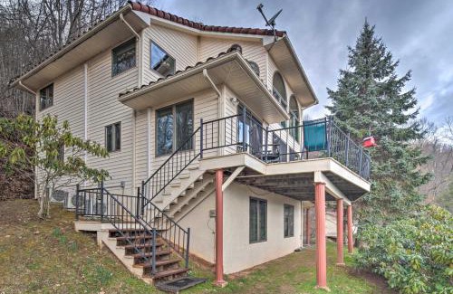 Burnsville House | Mtn-View Burnsville Retreat 24 Mi to Ski Slopes!