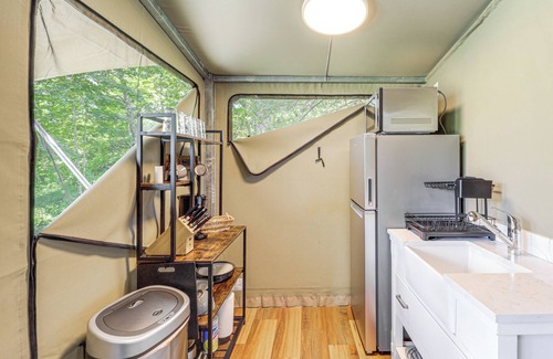 Vilas Cabin | Mtn-View Deck: Scenic Glamping Getaway Near Boone!