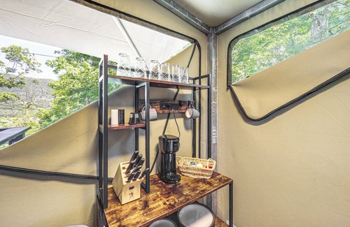 Vilas Cottage | Mtn-view Deck: Scenic Glamping Getaway Near Boone!