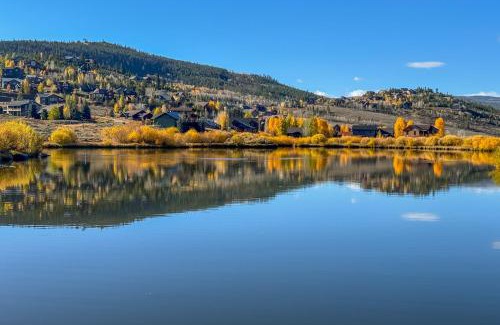 Silvercreek Apartment | Mtn View Granby Condo with In-Unit Hot Tub!