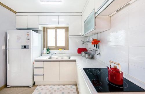 Boryeong House | Muchangpo Chamjoeun Pension