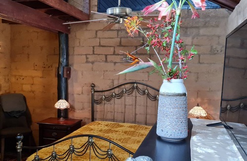 Yandaran Apartment | Mudhouse Manor - The Loft. Rustic charm & natural ambience. Pet friendly.